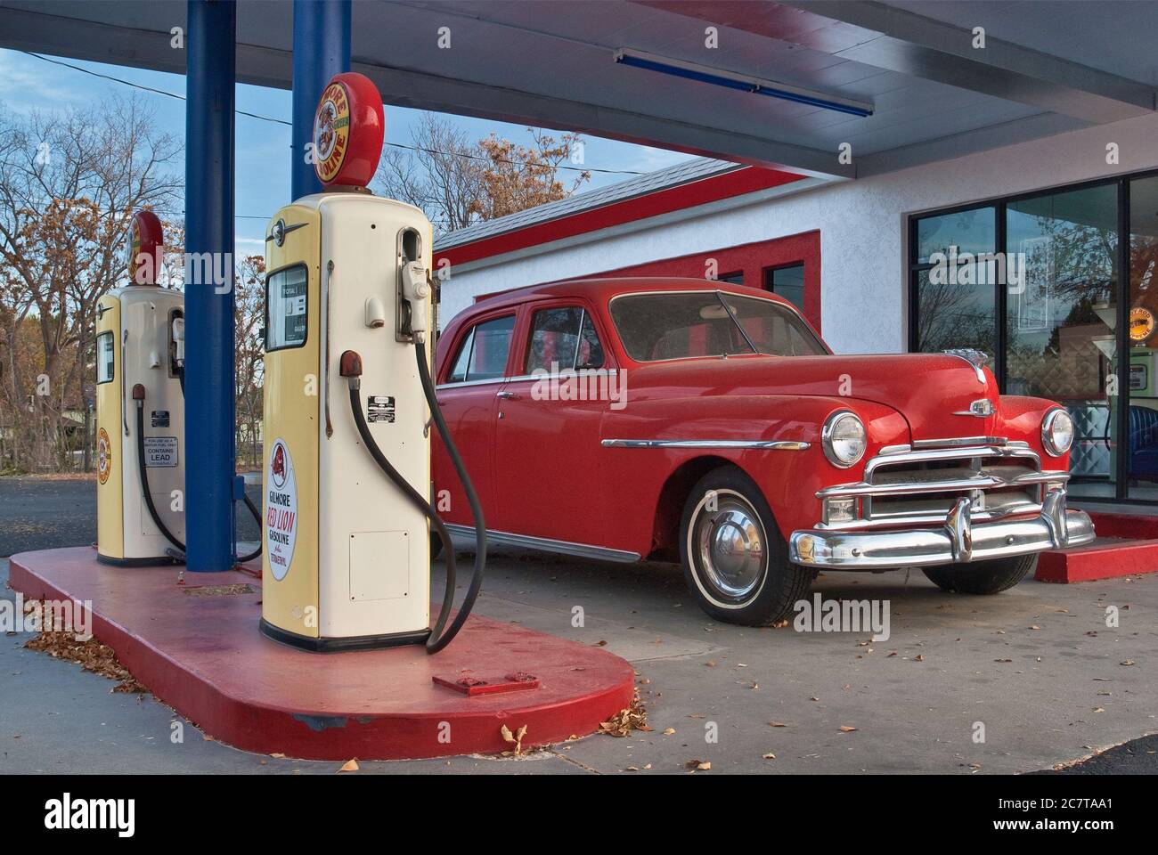 Vintage Petrol Station High Resolution Stock Photography And Images Alamy