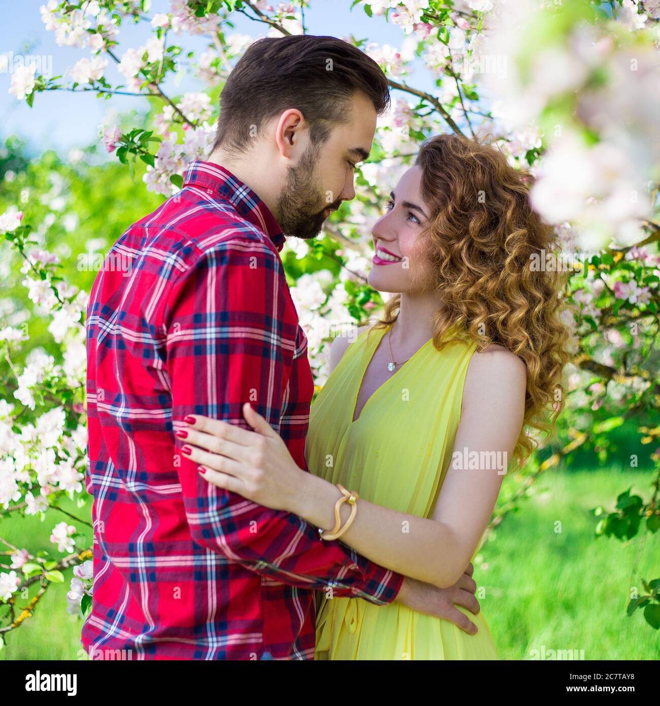 Couple kissing at blooming tree hi-res stock photography and images - Alamy