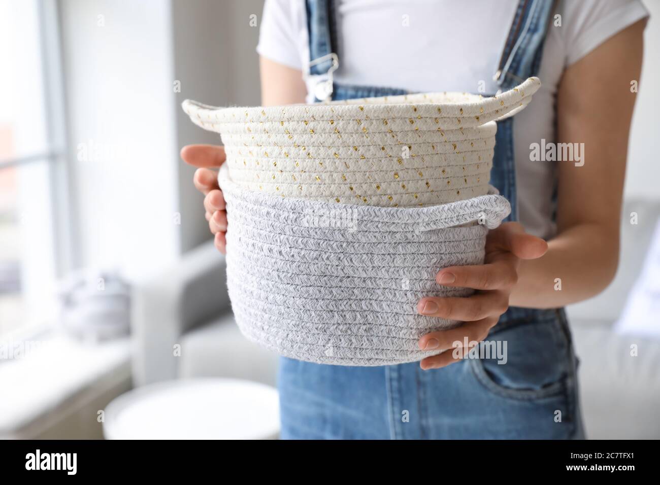 Holding wicker baskets hi-res stock photography and images - Alamy