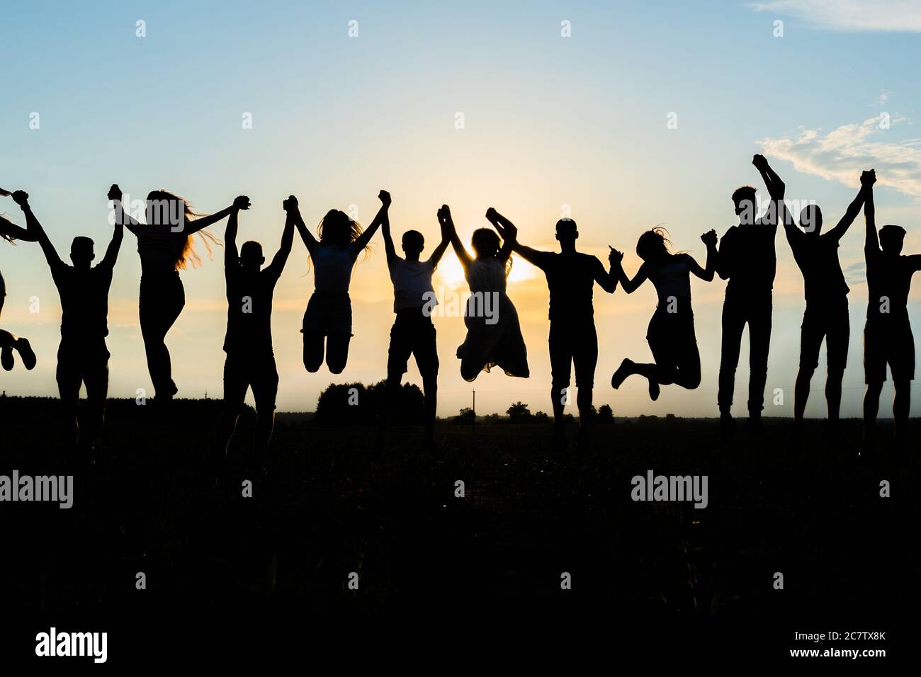 Teen boy and girl silhouette hi-res stock photography and images - Alamy