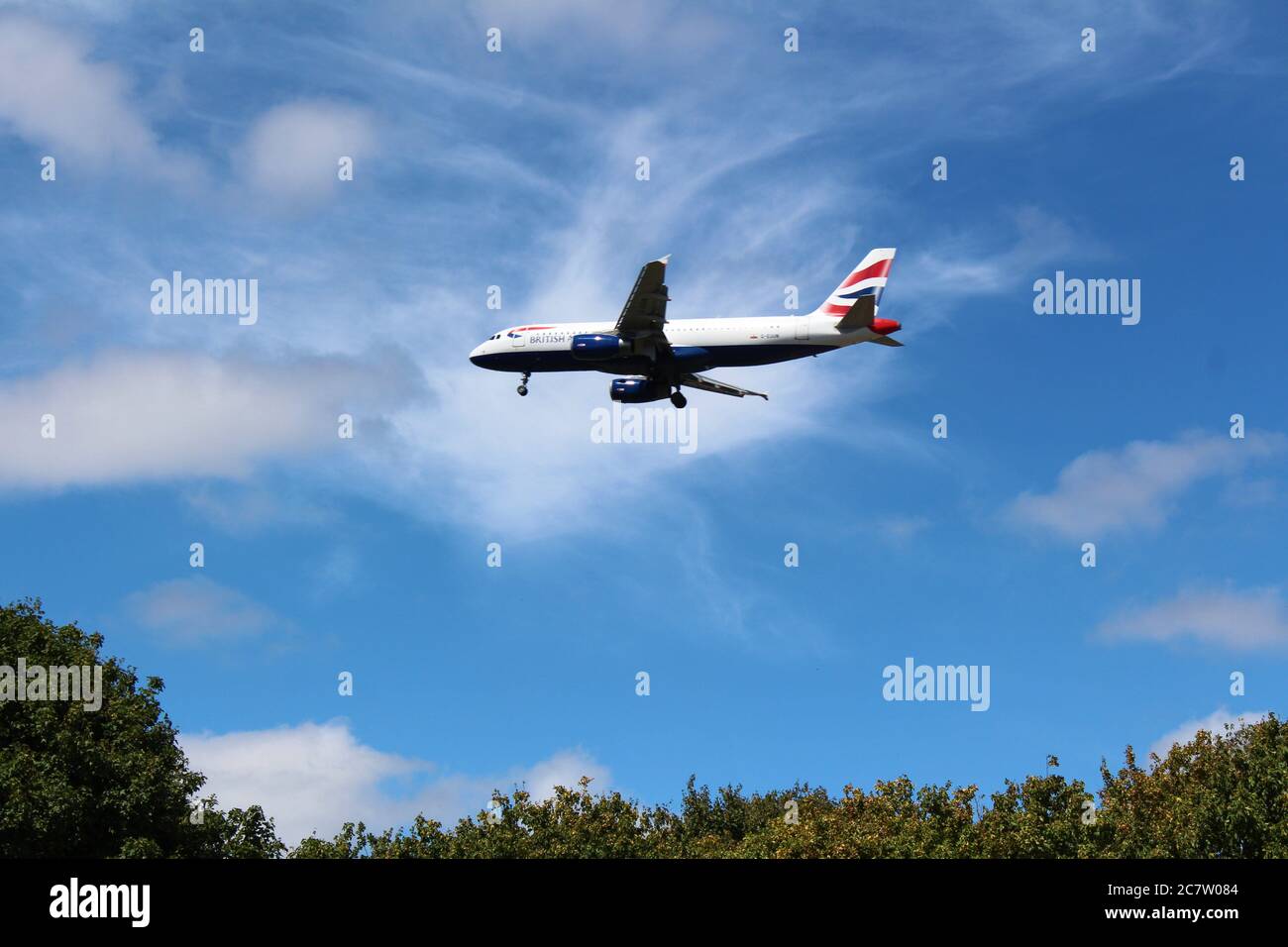 18/07/20 British Airways G-EUUN Airbus A320-232 Flight BA497 from Palma de Mallorca (PMI) to London Heathrow (LHR), descending as it prepares to land. Stock Photo