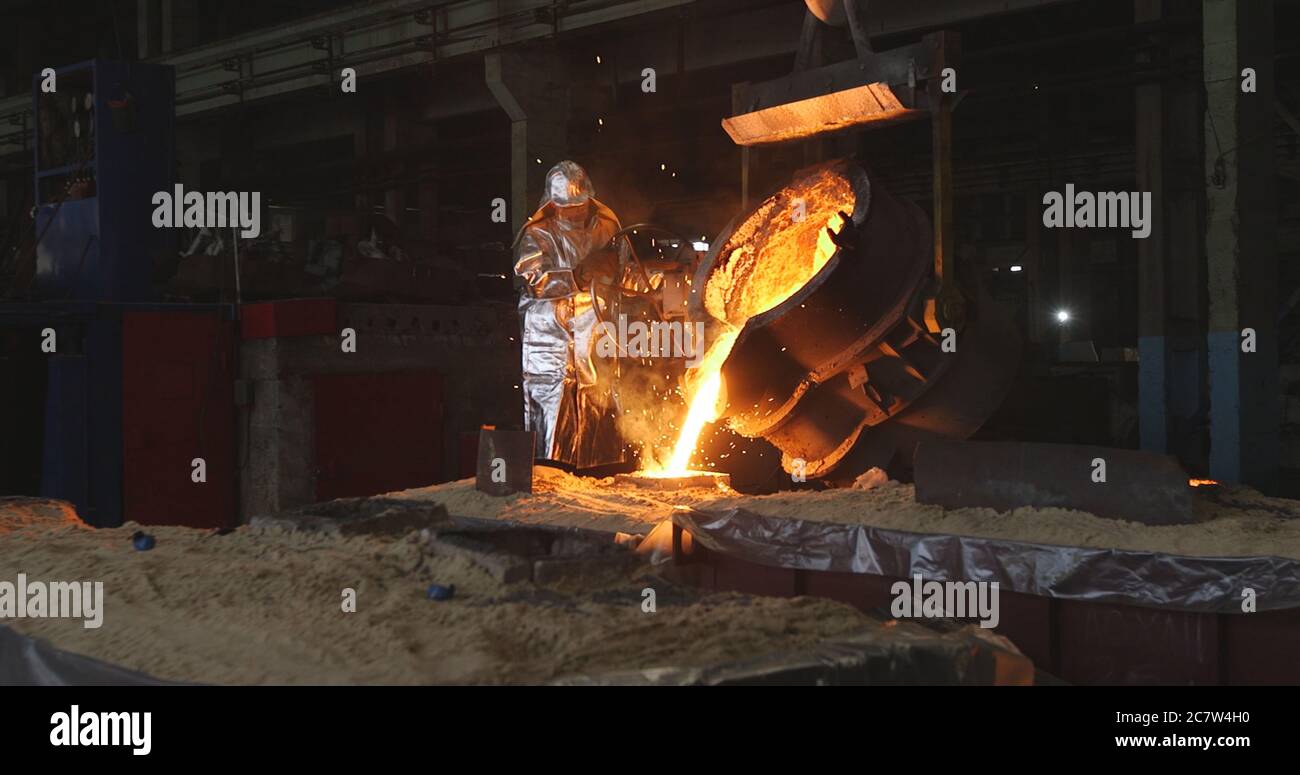 The molten metal is poured into the mold. Melting furnace for cast iron ...