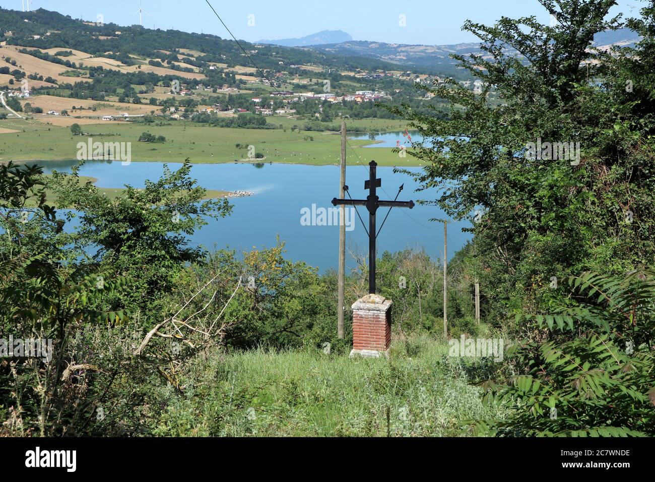 Conza - Scorcio del lago dal paese abbandonato Stock Photo