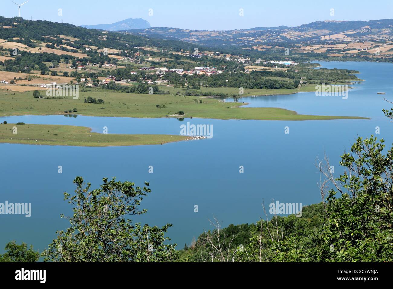 Panorama del lago da Conza Vecchia Stock Photo