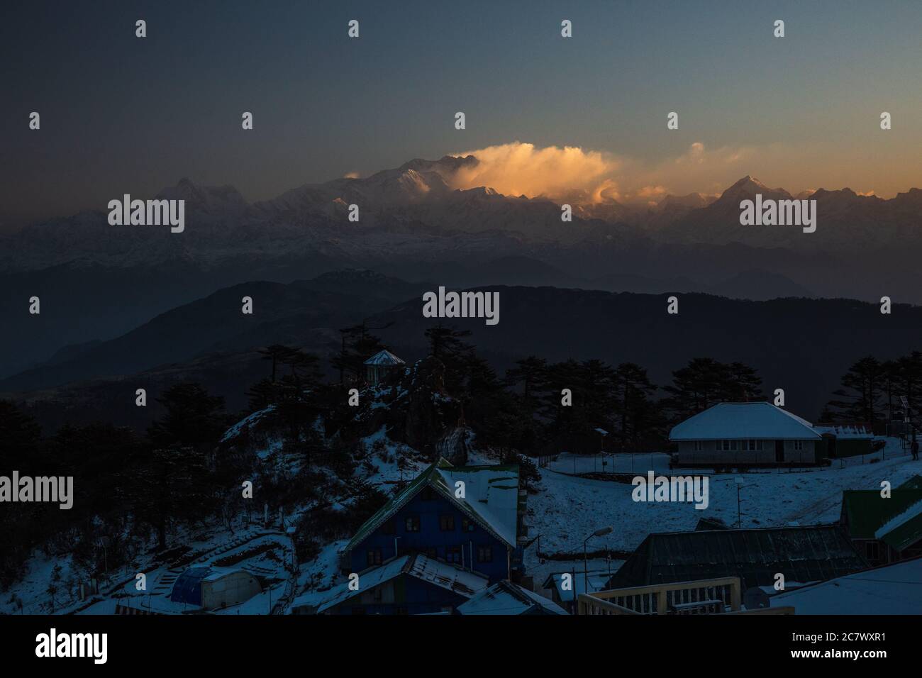 Wide view of Kanchenjunga mountain range from Sandakphu summit, West Bengal, India Stock Photo