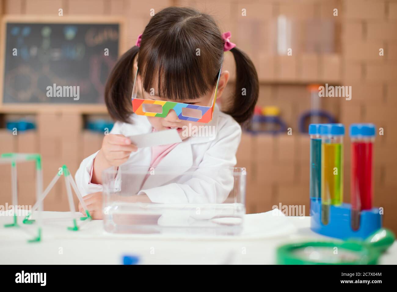 Experiment Play toddler girl play science experiments for homeschooling Stock Photo - Alamy