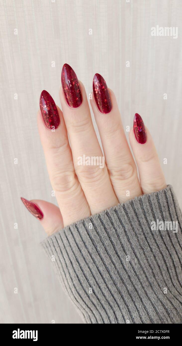 The 5 Best Dark Nail Colors for Fall & Winter — Wellesley and King |  Simplified Living for Modern Moms