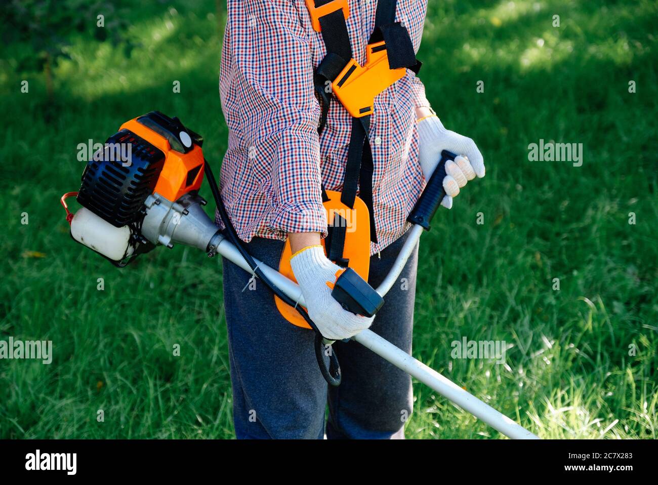 Holding weed trimmer hi-res stock photography and images - Alamy