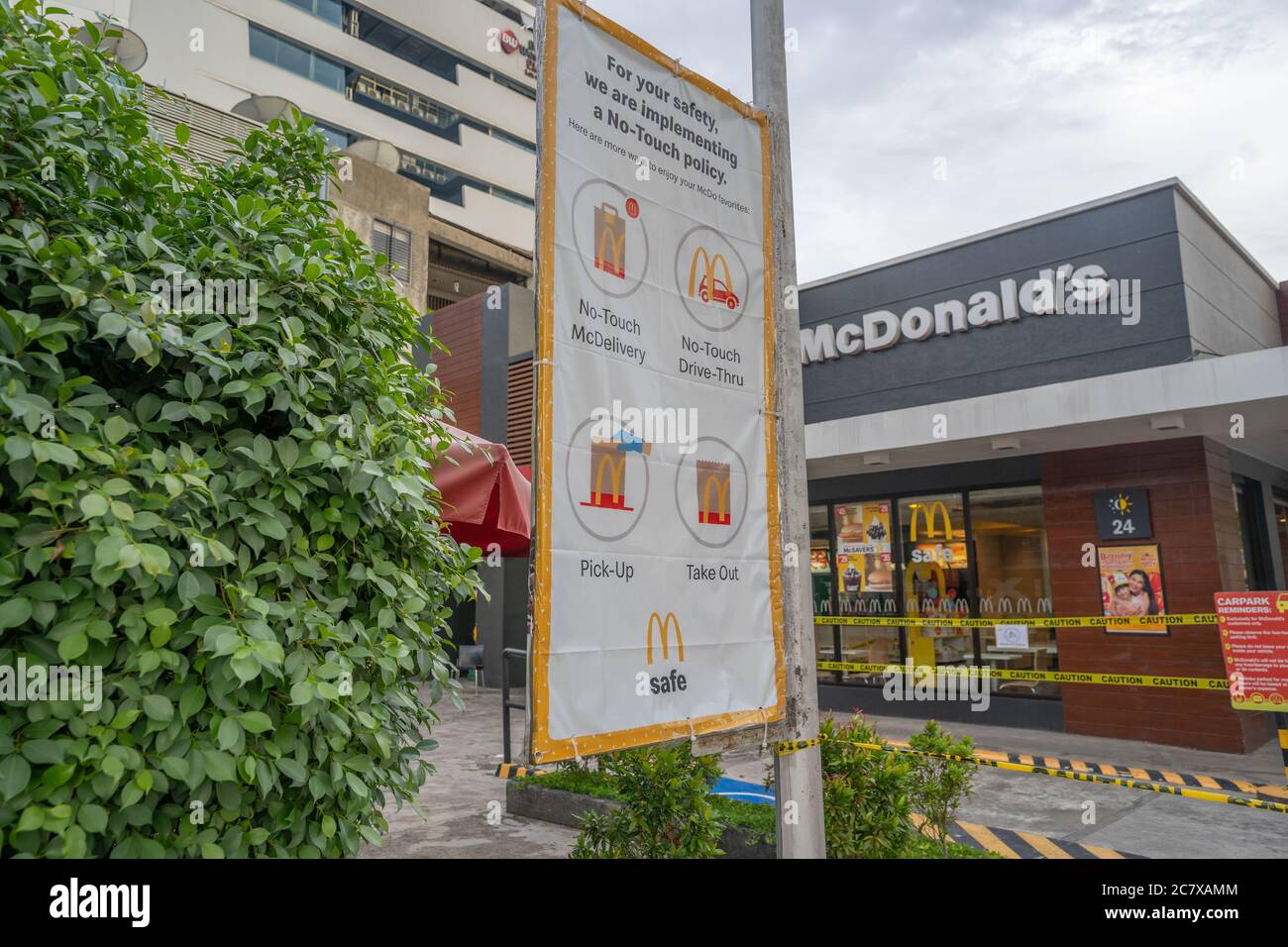A sign at the entrance to a McDonald's restaurant in Cebu City, Philippines advertising a no touch policy instigated due to the Covid-19 Pandemic 2020 Stock Photo