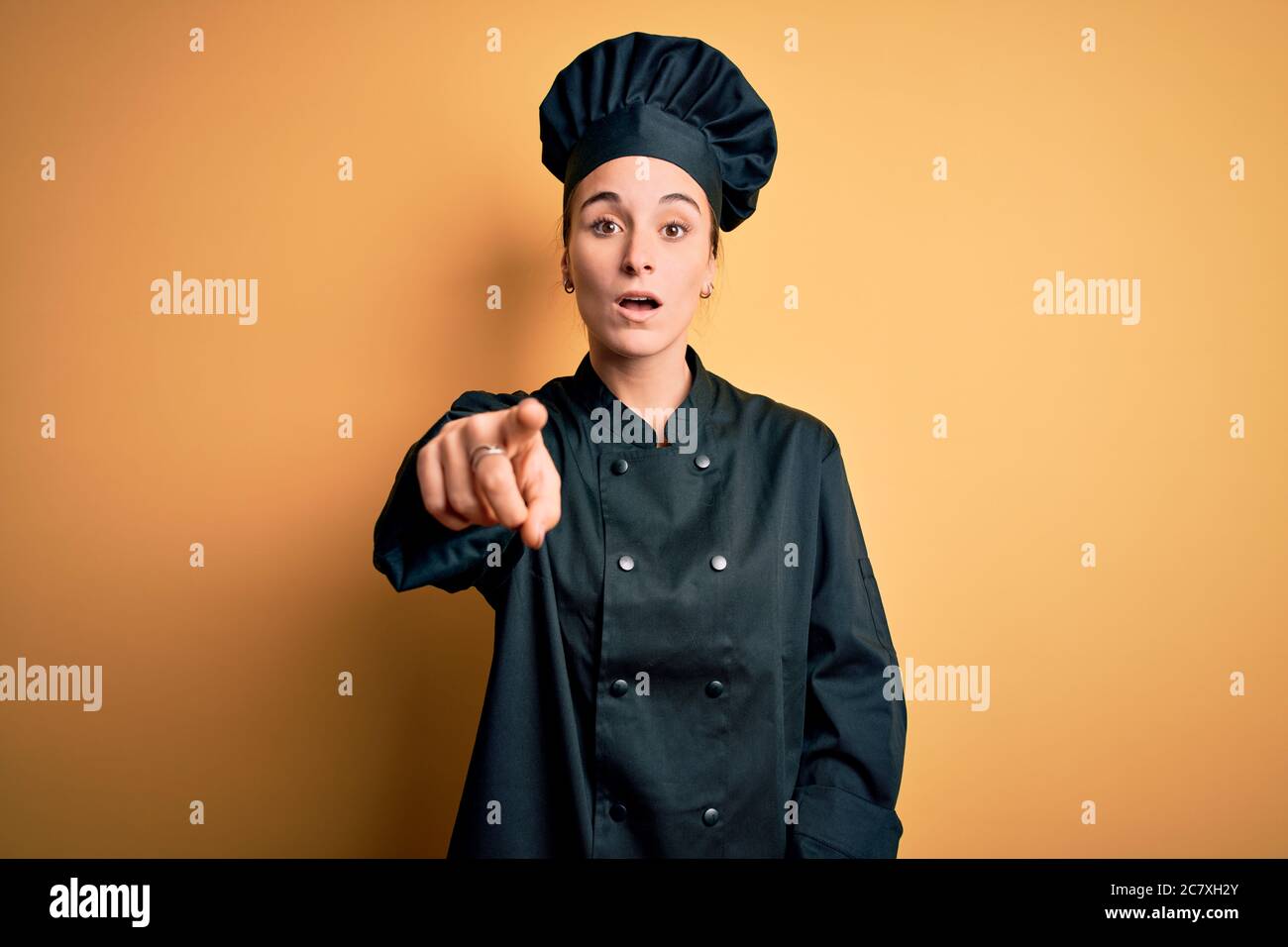 Shouting female cook uniform hi-res stock photography and images - Alamy