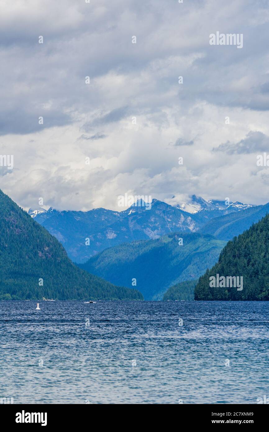 Blue mountain lake hi-res stock photography and images - Alamy