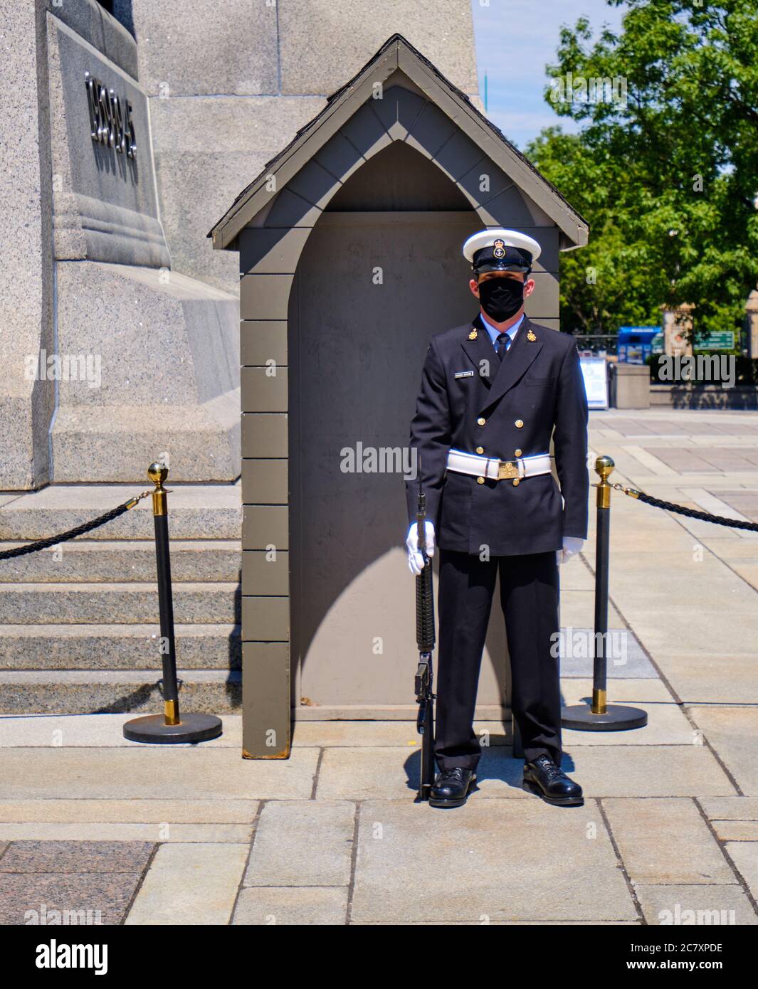 Military guard with protective face mask due to ongoing Pandemic at the Canadian war Memorial in Ottawa Stock Photo