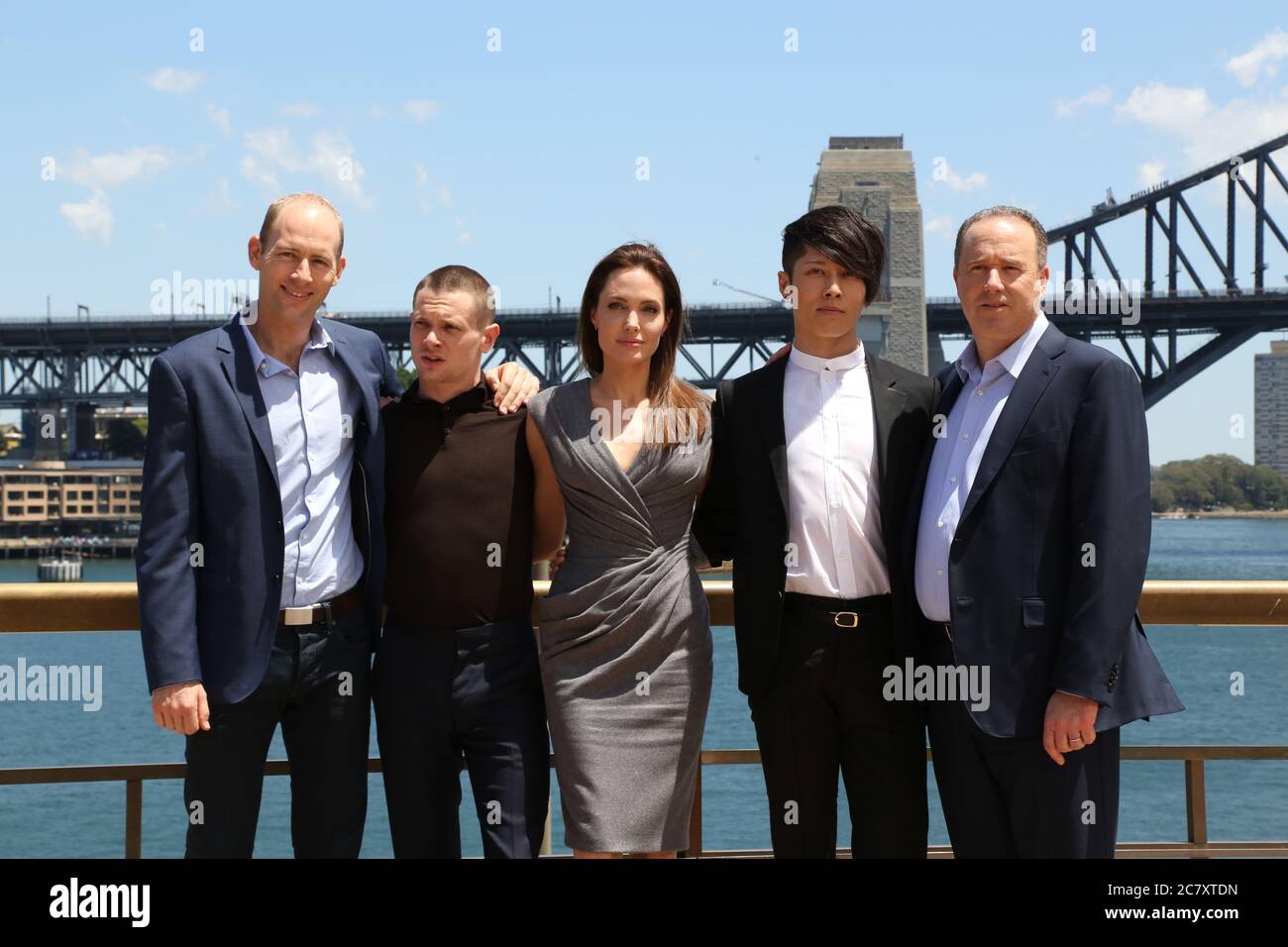 L-R: Geoff Evans (Australian Soldier On ambassador and in the film), actor O'Connell, producer and director Angelina Jolie, actor Takamasa Stock Photo Alamy