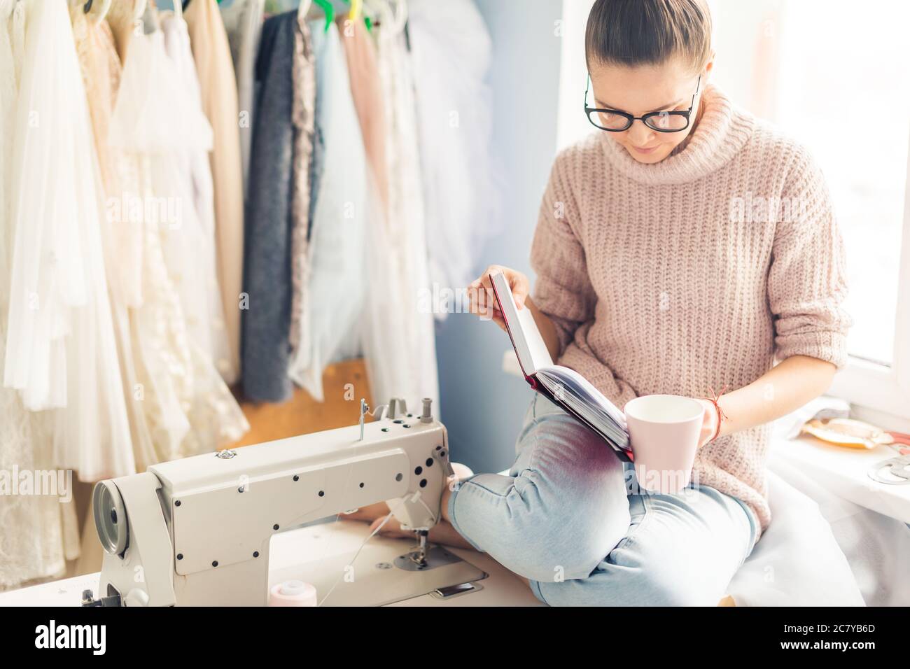 Choosing from cloth samples hi-res stock photography and images - Alamy