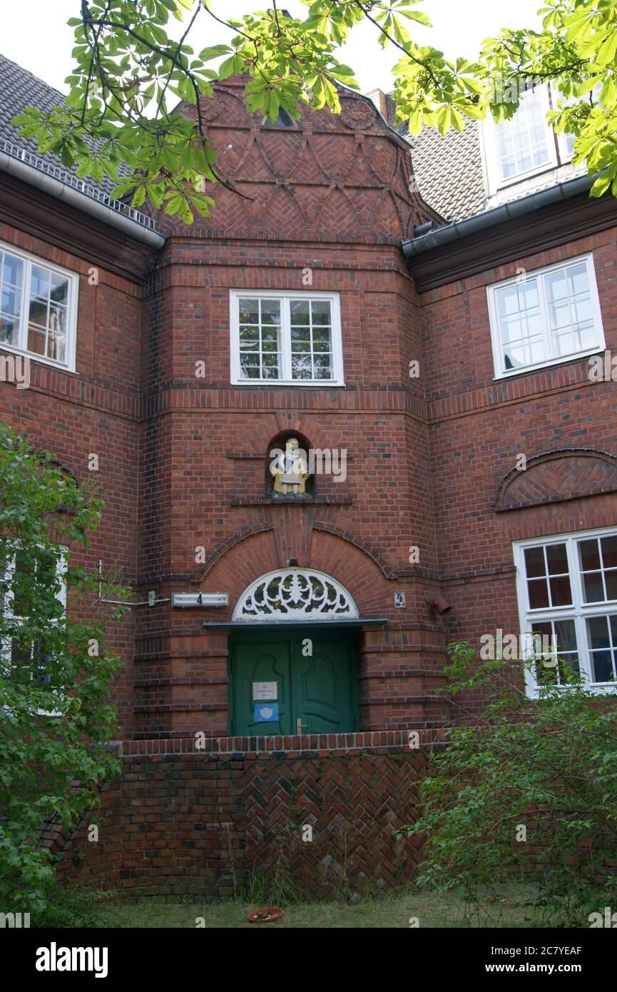 Die zwischen 1914 und 1917 nach den Entwürfen des Architekten Paul Schmitthenner errichtete Gartenstadt Staaken in Berlin-Spandau. Stock Photo