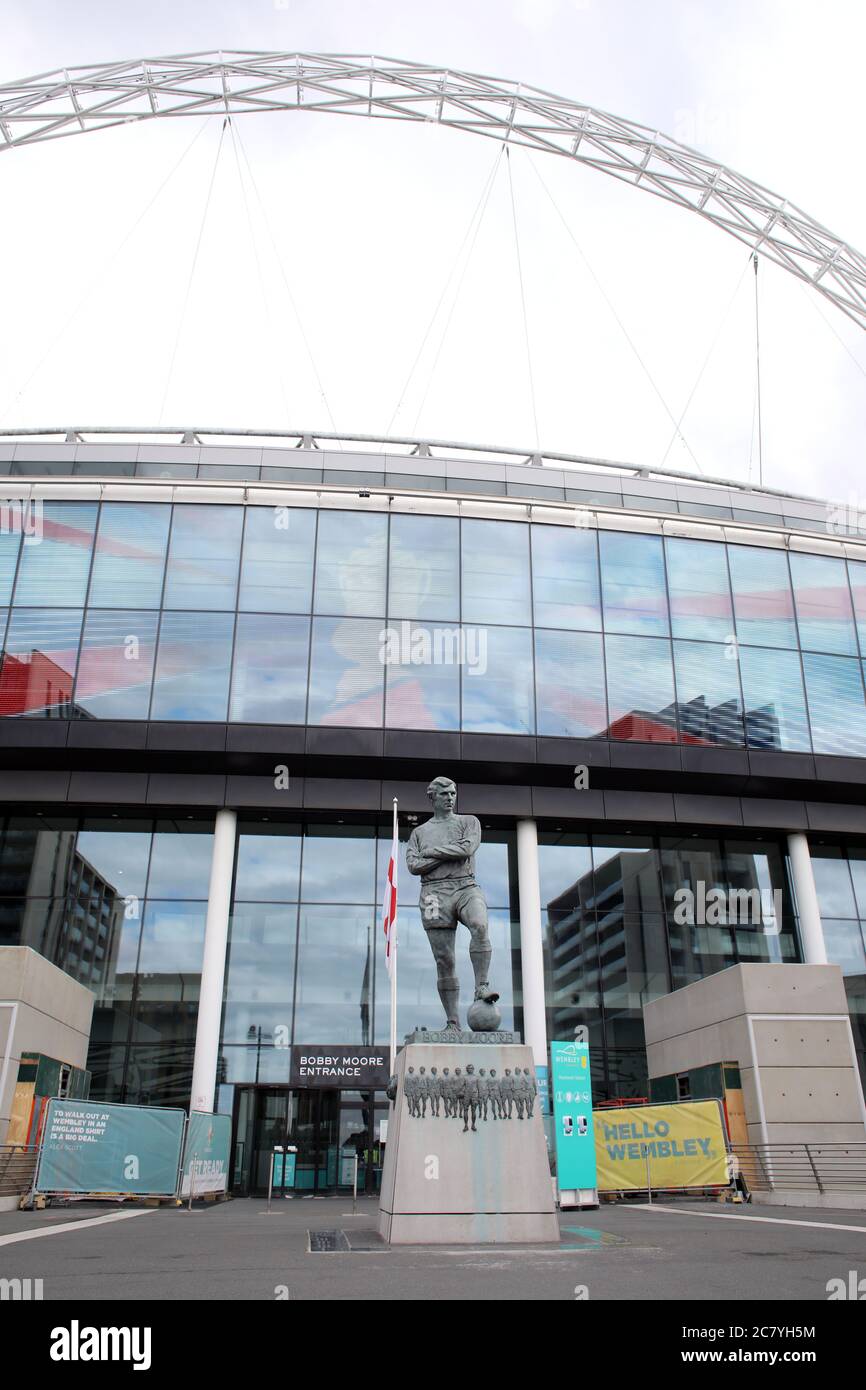 Bobby moore statue outside wembley hires stock photography and images Alamy