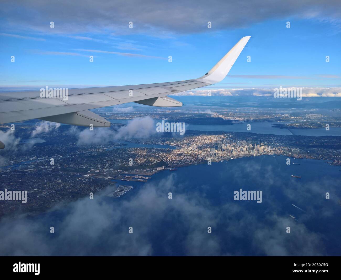 Airplane wing over the beautiful Seattle Downtown Stock Photo Alamy