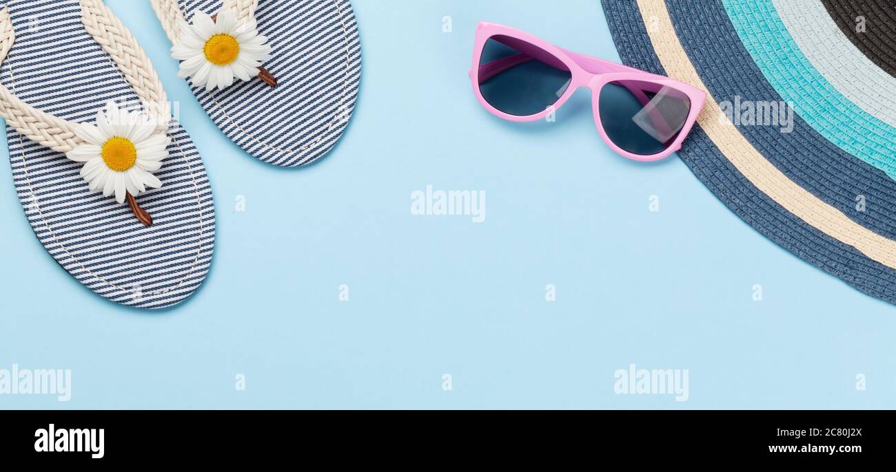 Beach flip flops with flowers and sunglasses on blue background. Summer ...