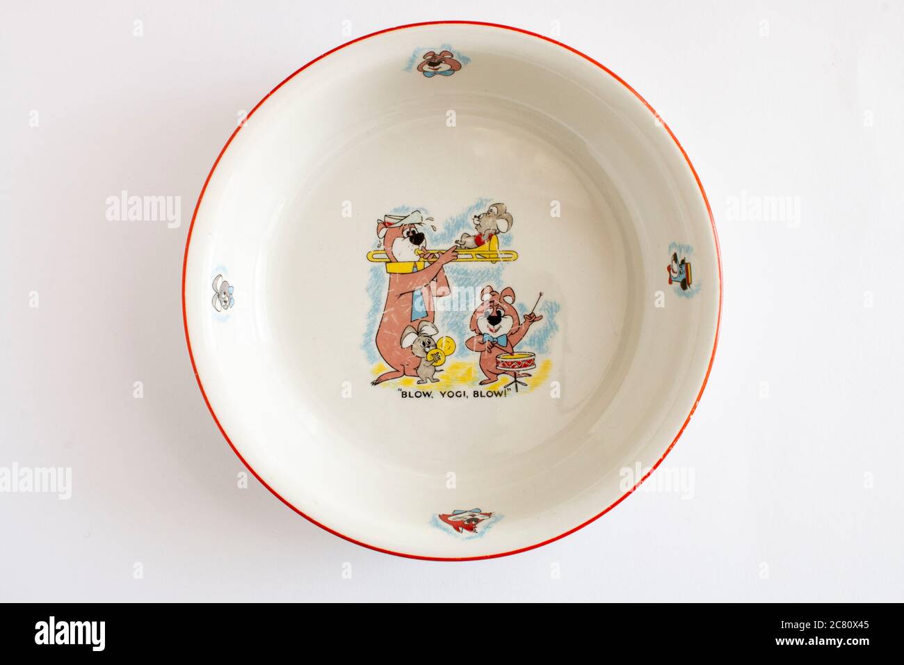 Circa 1960 children's china bowl with Hanna Barbera characters on, including Yogi Bear, Huckleberry Hound and Pixie and Dixie with Mr Jinks Stock Photo