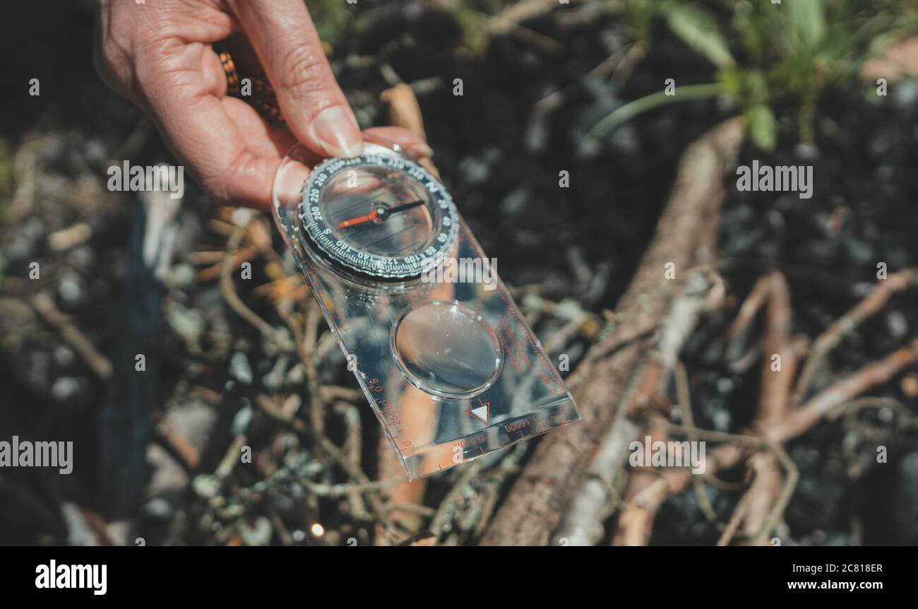 Woman uses a magnifying glass to burn a bonfire Stock Photo Alamy