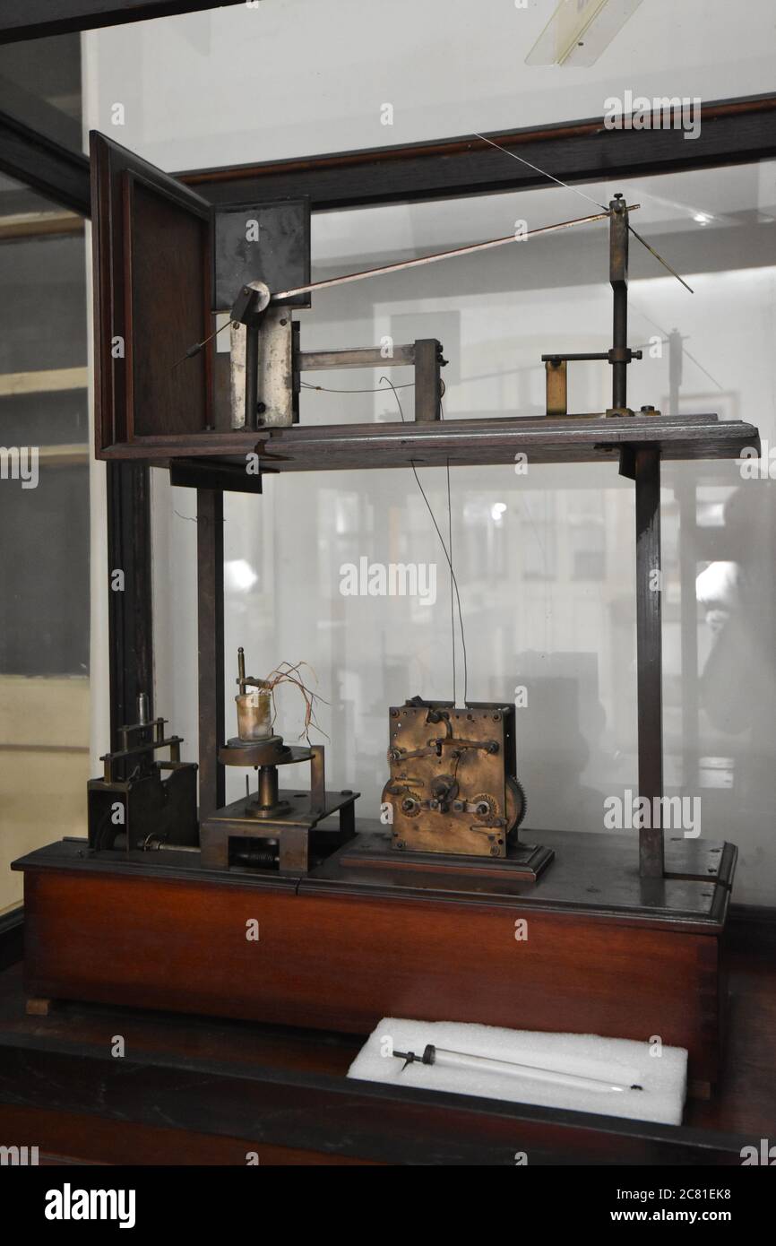 Compound Lever Crescograph made by Sir Jagadish Chandra Bose (1858-1937) for the measurement of longitudinal plant growth, it could record a growth as Stock Photo
