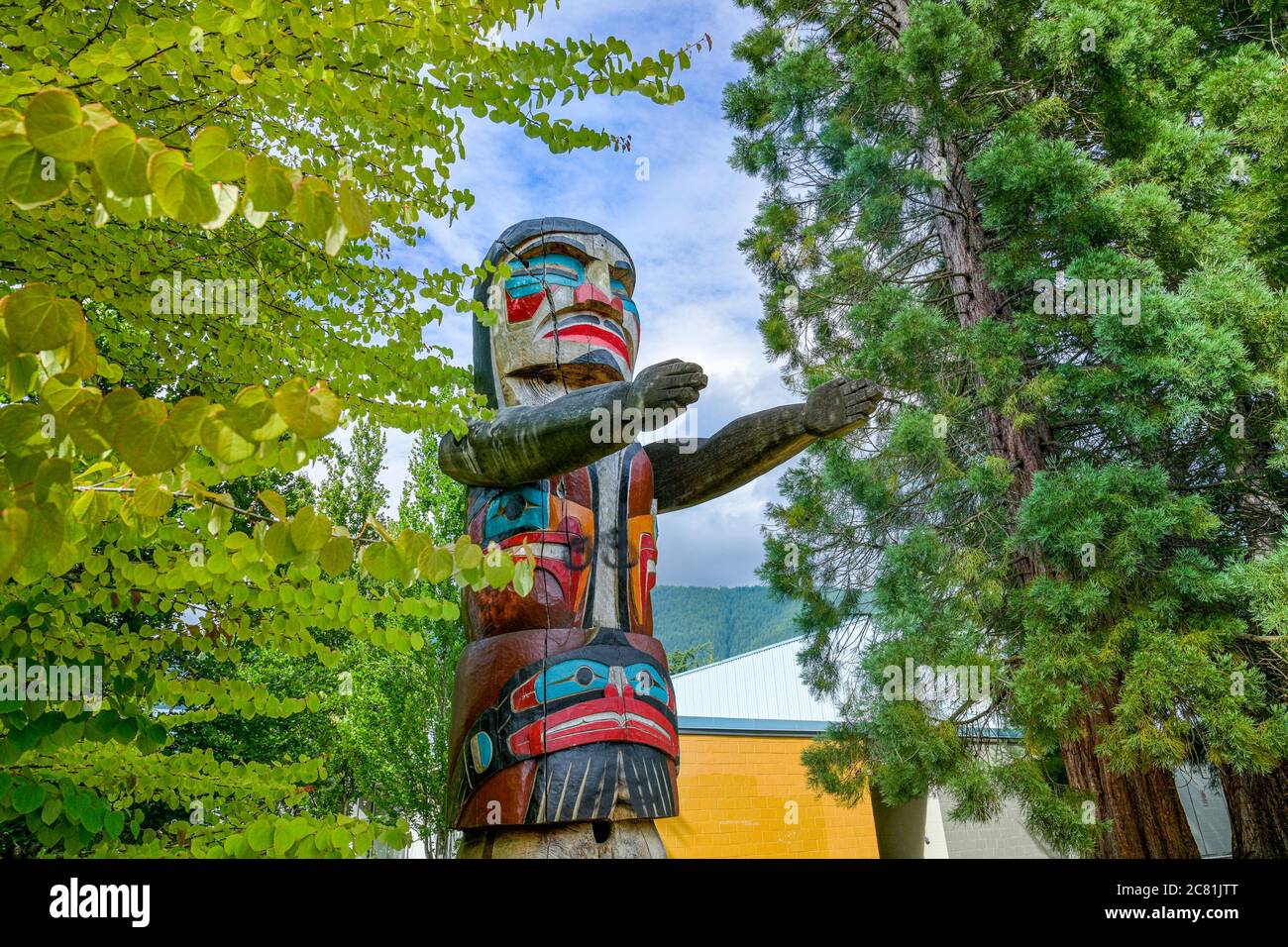 First Nations Welcoming figure, Ecole Secondaire Handsworth, Secondary School, North Vancouver, British Columbia, Canada Stock Photo