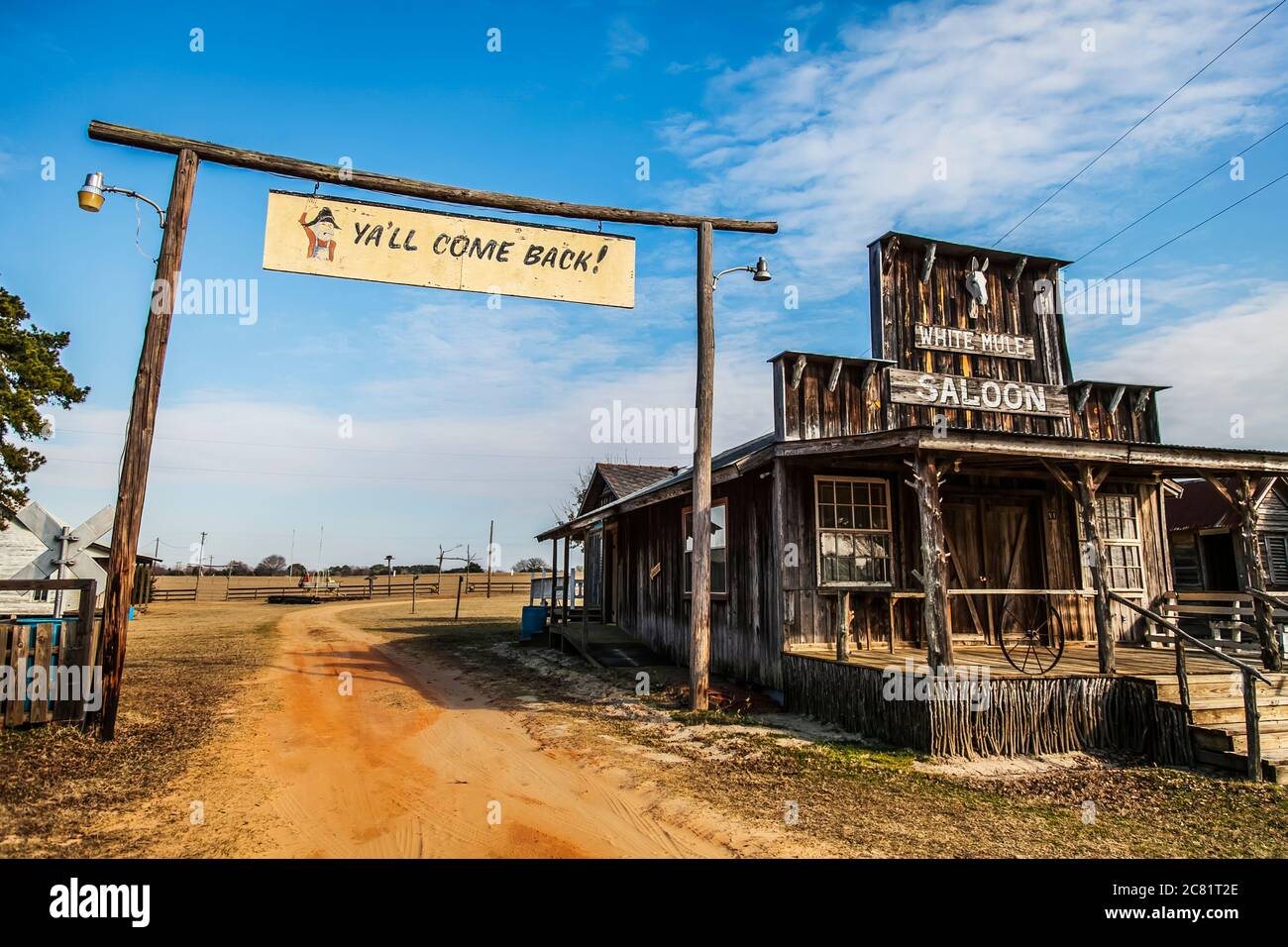 Sign saying 'y'all come back' in an old western town, Salmon Lake Park