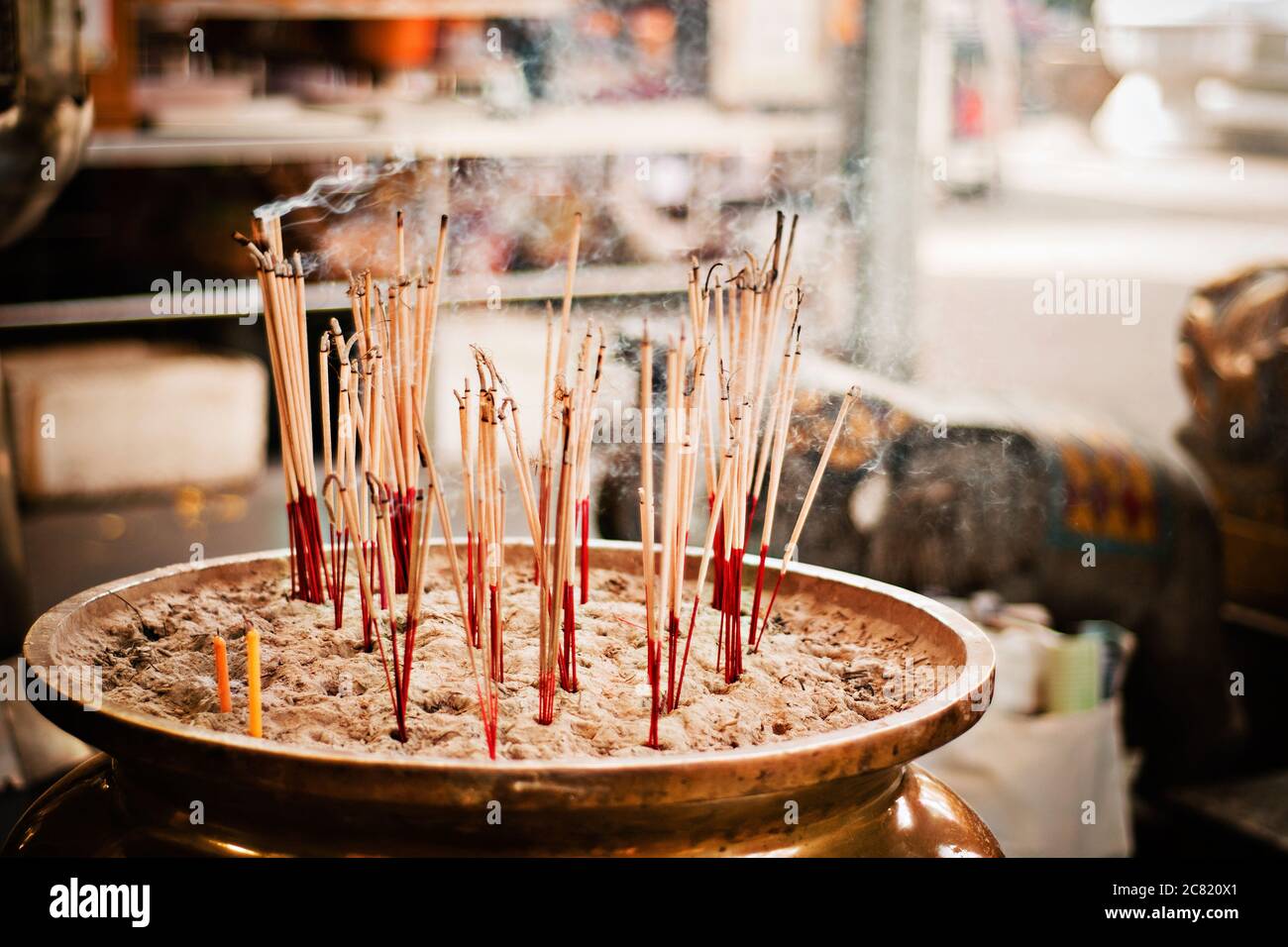 Bangkok temple incense hi-res stock photography and images - Alamy