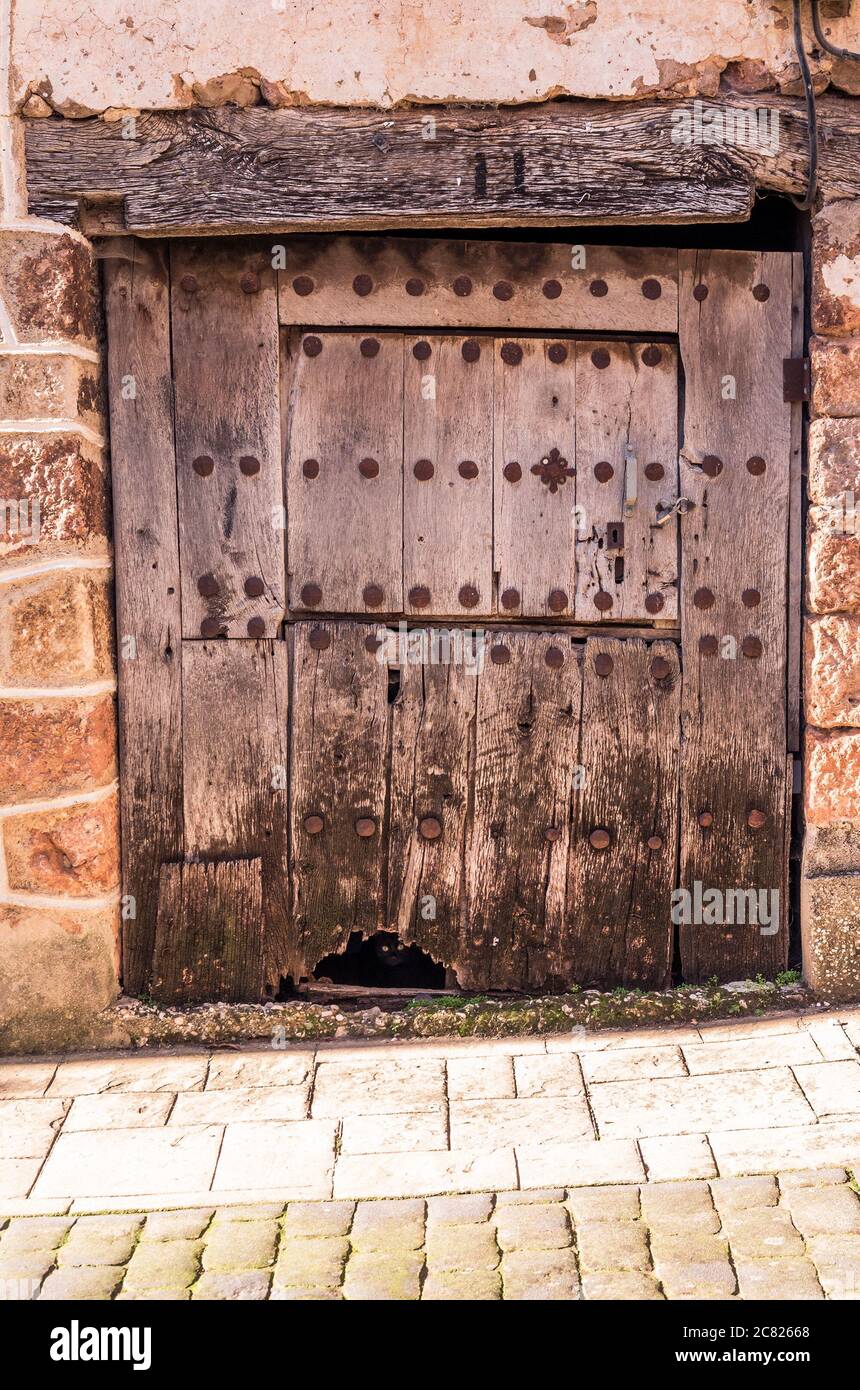 Cuña puerta de madera Fotografía de stock - Alamy