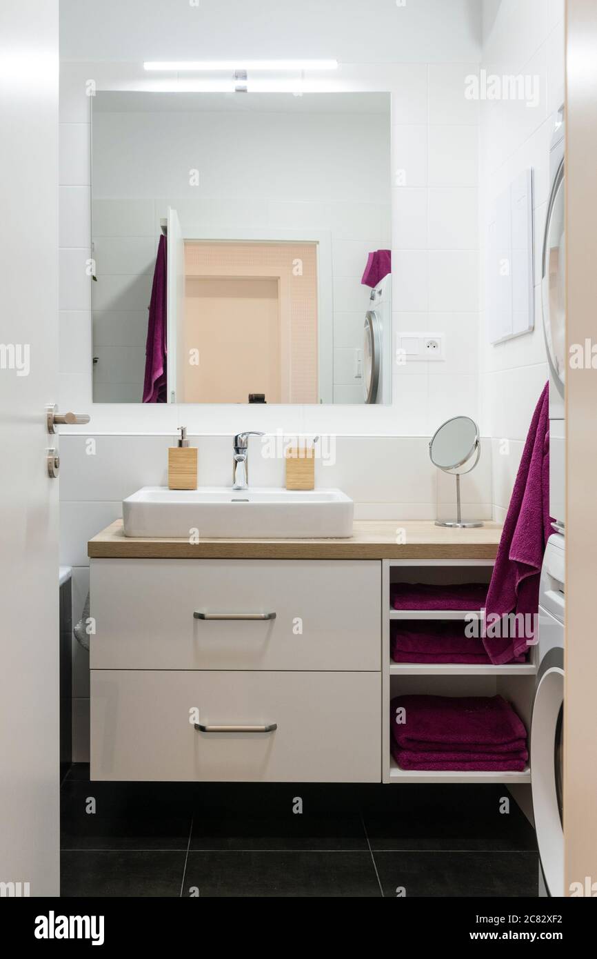 Interior of modern apartment bathroom Stock Photo - Alamy - Durable Modern Apartment Bathroom