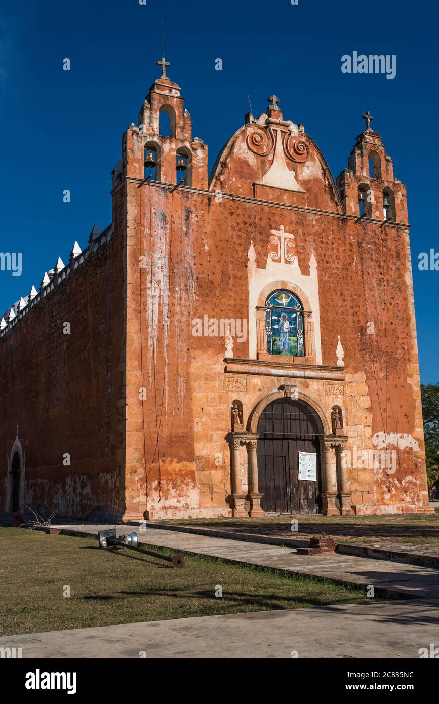 The 16th century colonial Church of San Antonio de Padua was built by  Franciscan friars from stones from nearby Mayan ruins in the town of Ticul,  Yuca Stock Photo - Alamy, image size:867x1390