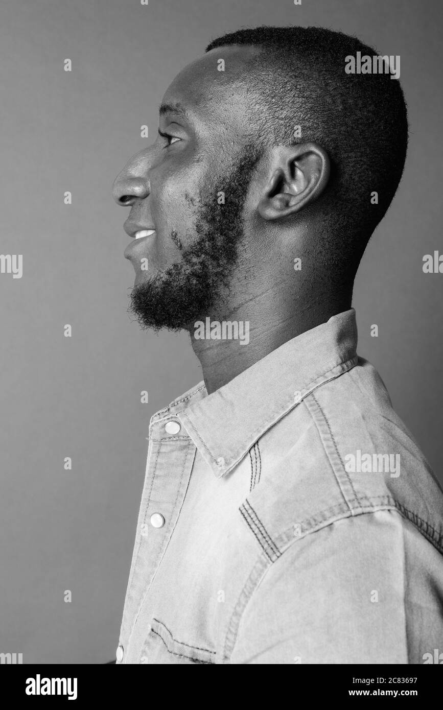 African man smiling side profile Black and White Stock Photos & Images ...