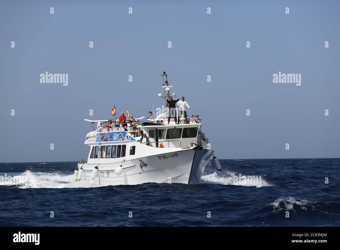 Puerto Rico,Gran Canaria,02.05.2019. Tourists enjoy dolphin/whale watching  trip in the Atlantic ocean on a glass bottom ferry by Lineas Salmon company  Stock Photo - Alamy