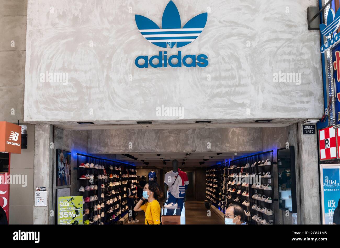 Adidas store china hi-res stock photography and images - Alamy