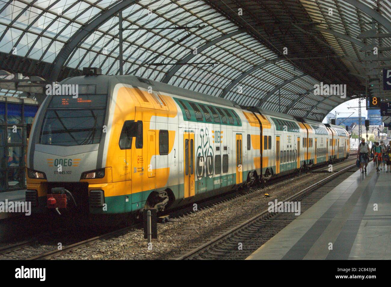 Zug der ODEG im Bahnhof Berlin-Spandau Stock Photo