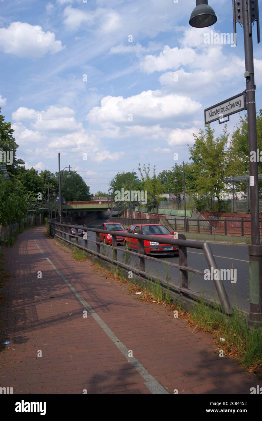 Unterführung der Bahnlinie am Klosterbuschweg in Staaken, Berlin-Spandau (Brandwerder) Stock Photo