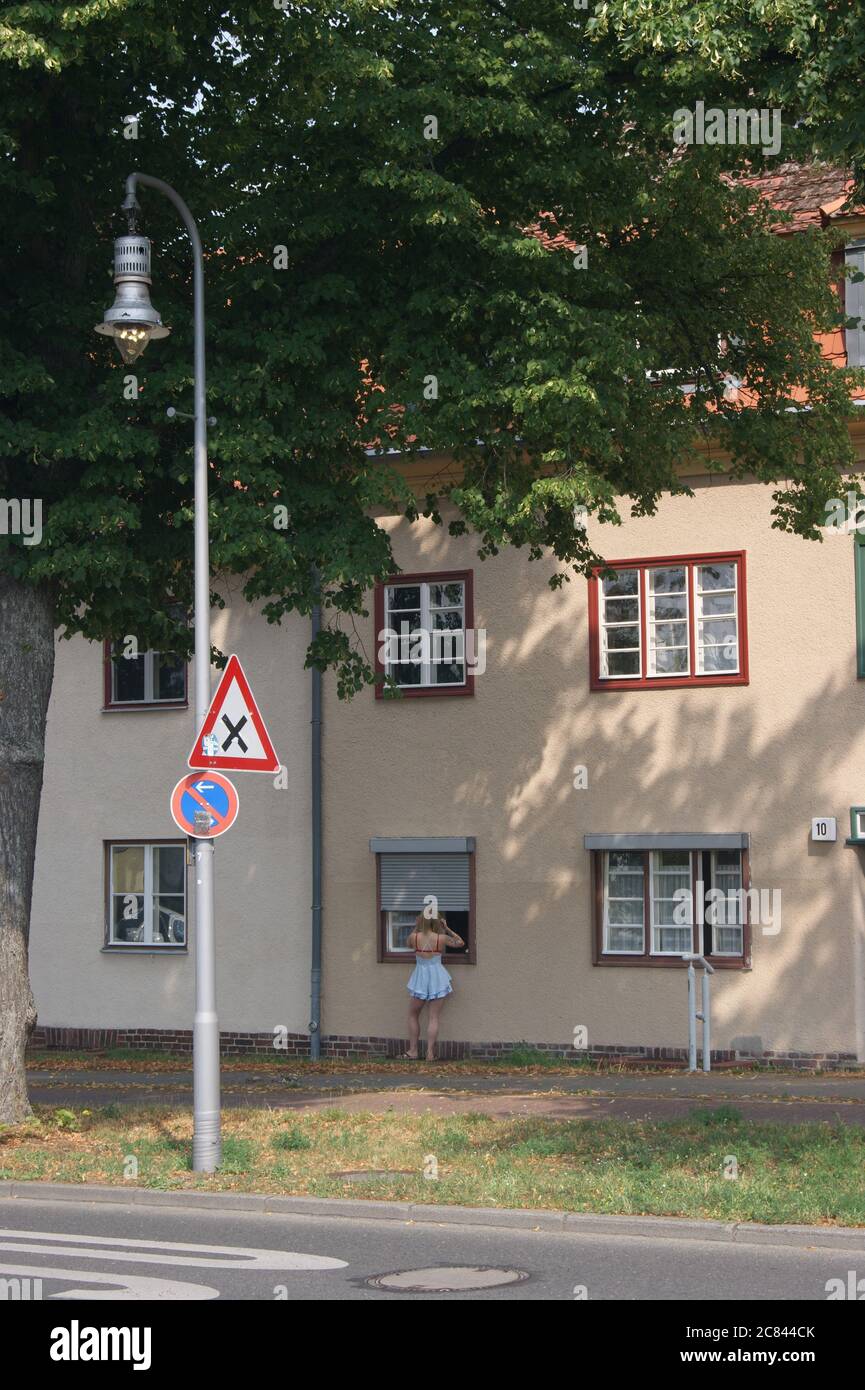 Eine Gas-Hängeleuchte am Finkenkruger Weg 10 in der  zwischen 1914 und 1917 nach den Entwürfen des Architekten Paul Schmitthenner errichtete Gartensta Stock Photo