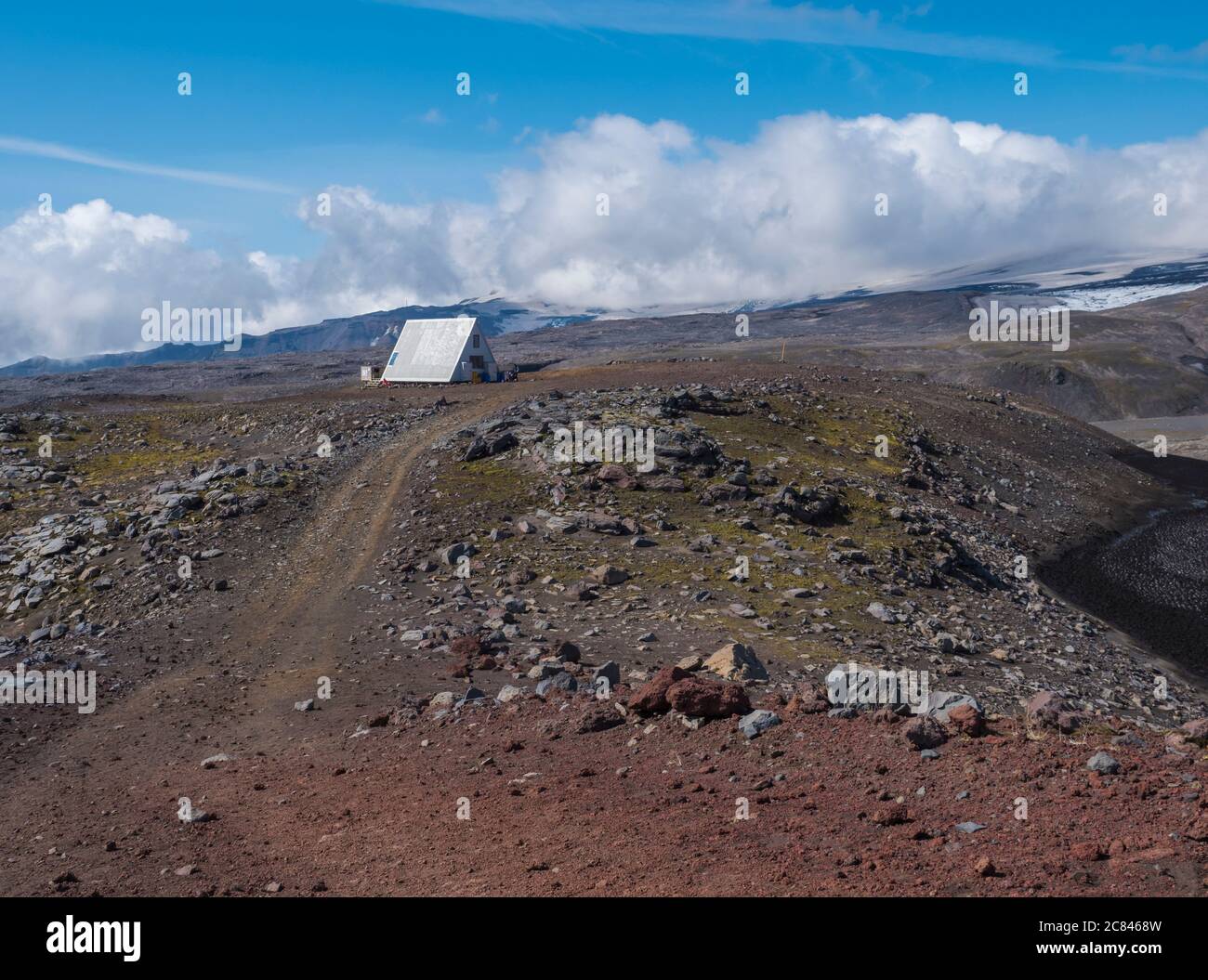 Fimmvörðuháls hut clearance