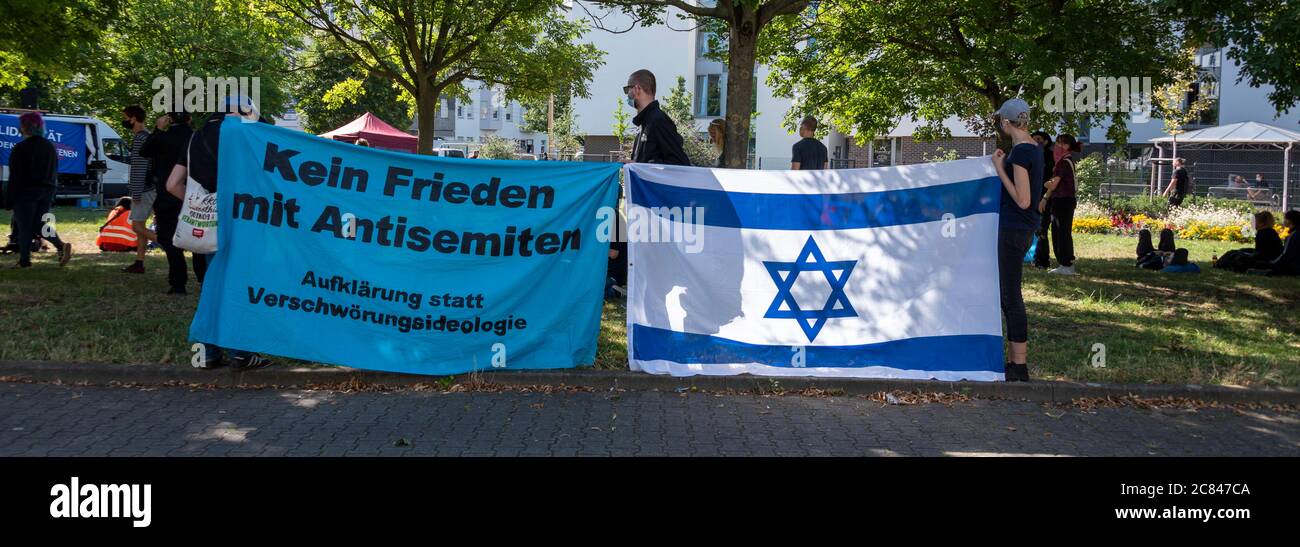 Germany, Saxony-Anhalt, Magdeburg, 21 July 2020: 'No peace with anti-Semites' is written on a banner that demonstrators have put up in front of the Magdeburg Regional Court. Next to it is the Israeli national flag. Today the trial of Stephan B., who had tried to storm a synagogue with weapons in October 2019, begins at the court. Two people had been killed in a shoot-out. Two people had been killed in a shoot-out. The shooting of Jews in Halle last year is considered one of the worst acts of anti-Semitic violence in German post-war history. Credit: Mattis Kaminer/Alamy Live News Stock Photo