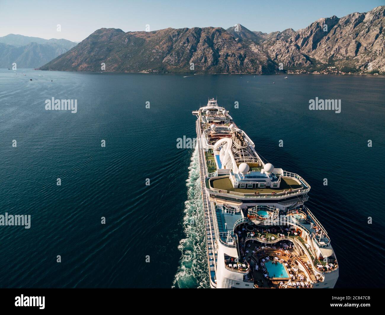 Sunbeds on cruise ship deck hi-res stock photography and images - Alamy