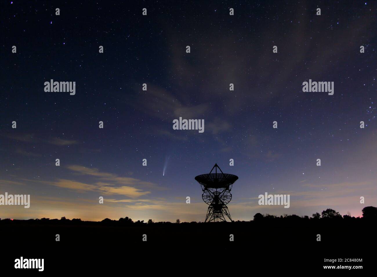 Comet Neowise over the One Mile Array Radio Telescope at the Mullard