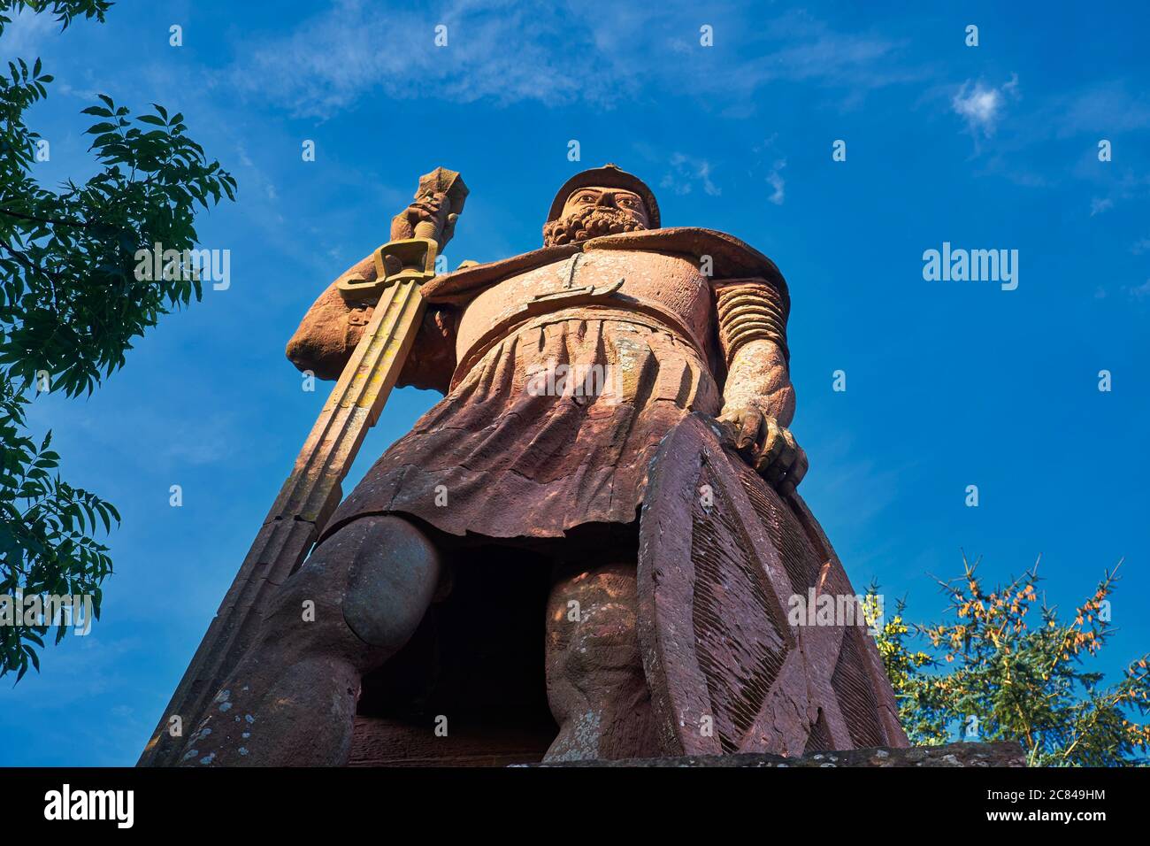 Red sandstone statue of the Scottish knight William Wallace Stock Photo