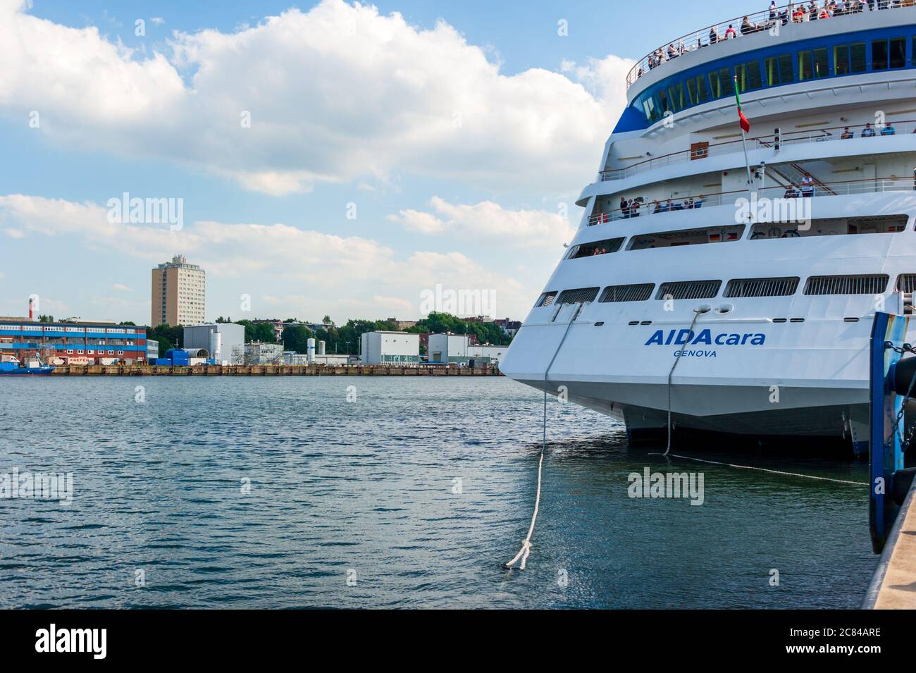 Ablegemanöver eines Kreuzfahrtschiffes der AIDA Cruises im Kieler Hafen Stock Photo