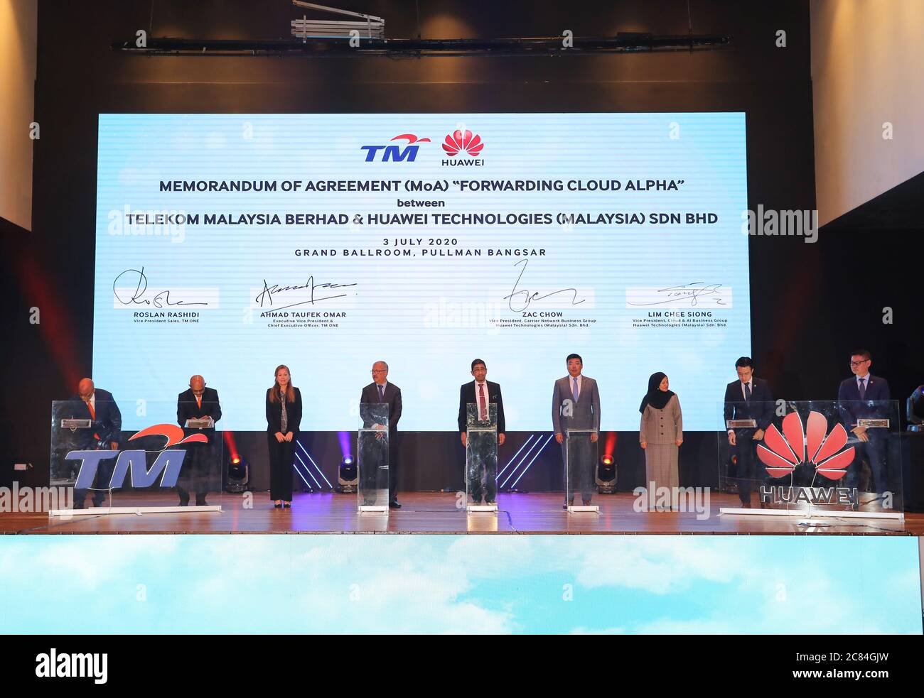 (200721) -- BEIJING, July 21, 2020 (Xinhua) -- Photo provided by Telekom Malaysia (TM) shows the Memorandum of Agreement signing ceremony between TM and Huawei in Kuala Lumpur, Malaysia, July 3, 2020. (Telekom Malaysia/Handout via Xinhua) Stock Photo