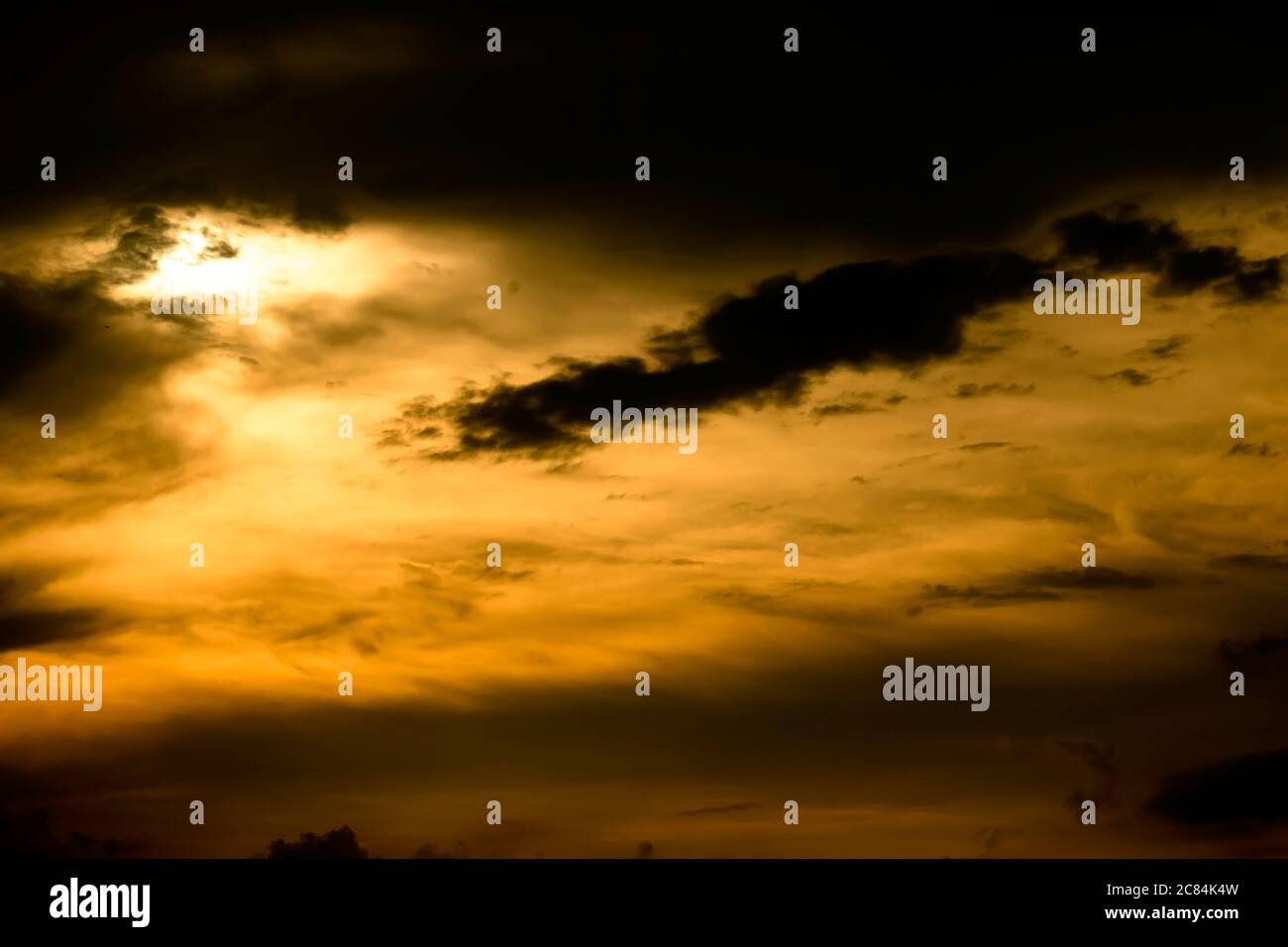 Dark ominous stormy cloudy sky hi-res stock photography and images - Alamy