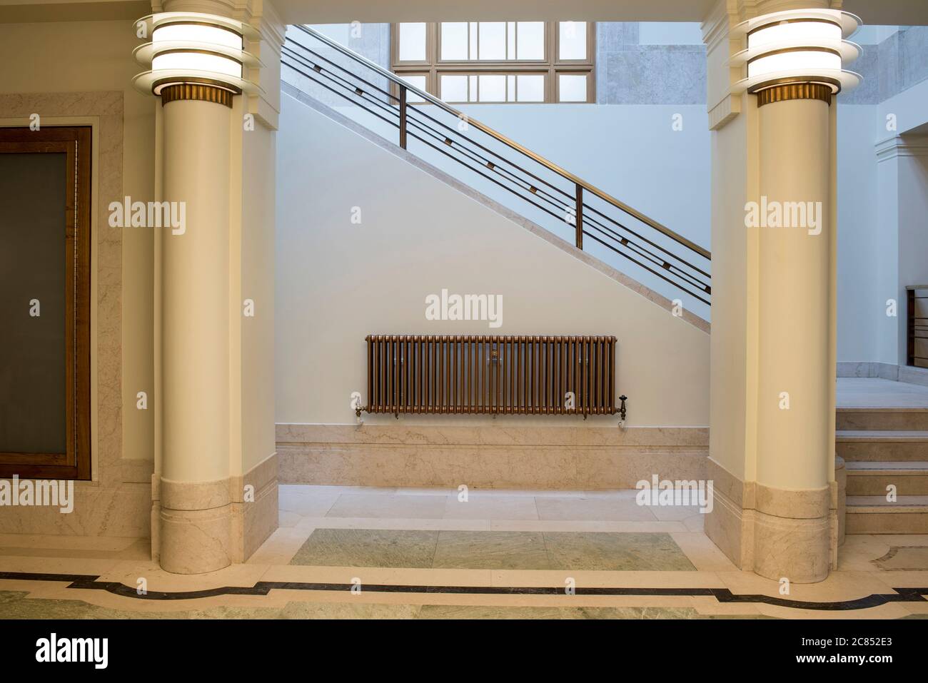London art deco staircase hi-res stock photography and images - Alamy