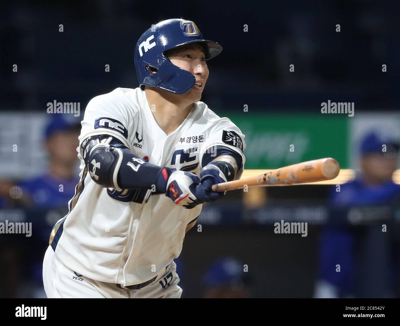 NC Dinos' Na Sungbum The NC Dinos' Na Sungbum hits a solo homer