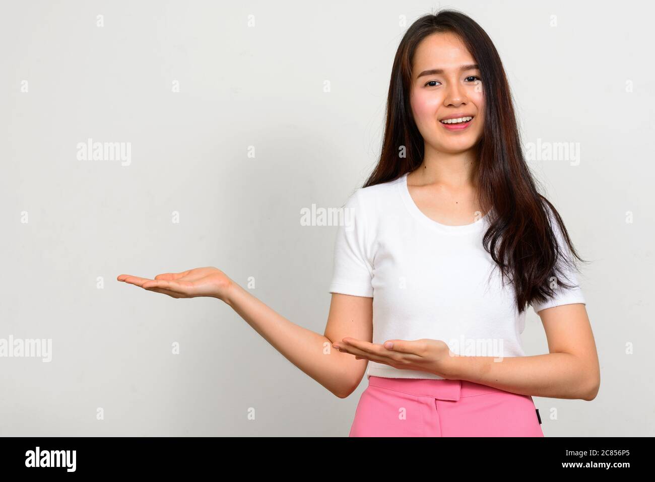 Portrait of happy young beautiful Asian woman Stock Photo - Alamy