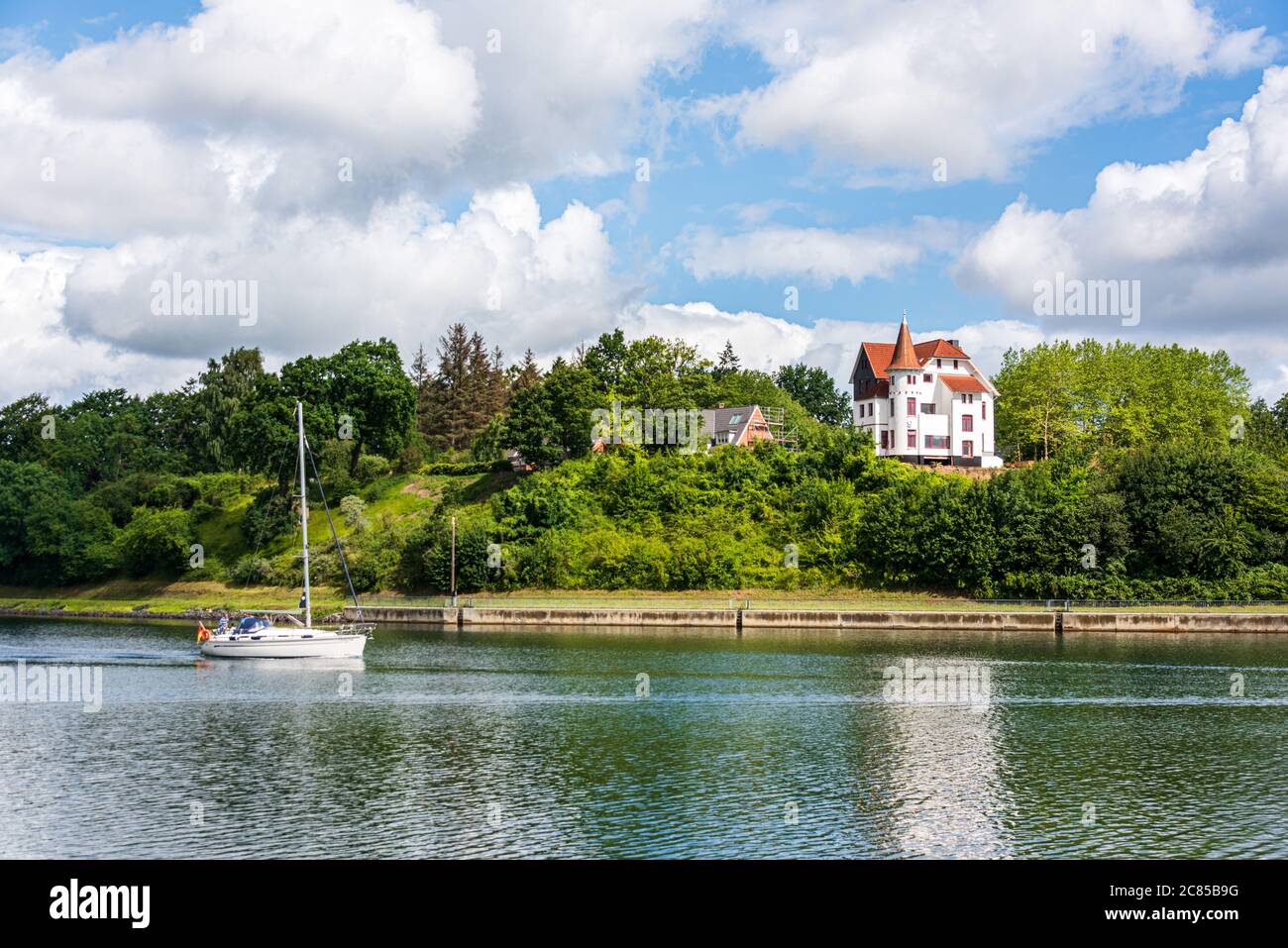 Der Nord-Ostsee-Kanal kurz vor erreichen der Schleuse Kiel-Holtenau Stock Photo