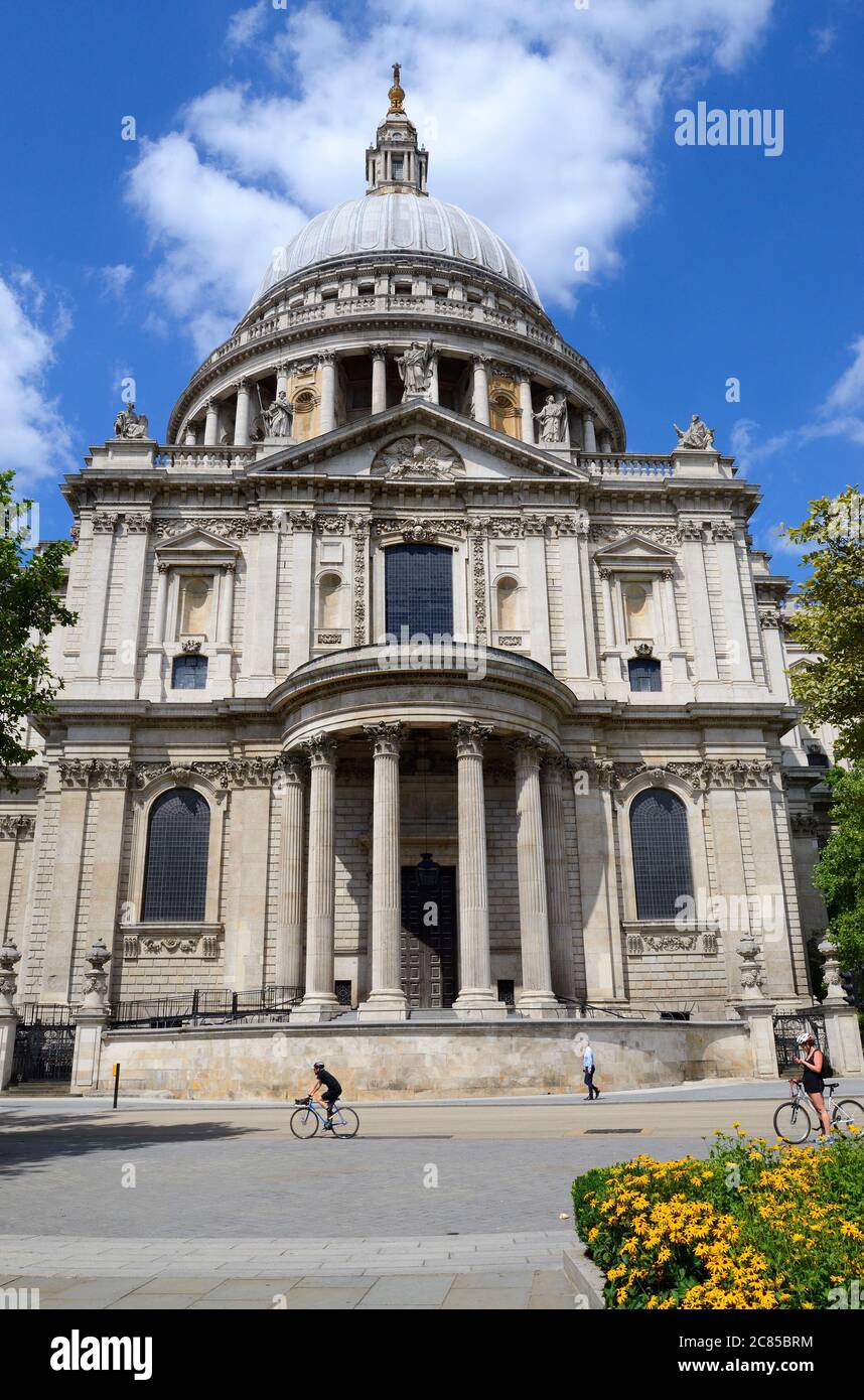 London, England, UK. St Paul's Cathedral - quiet streets during the COVID pandemic, July 2020 Stock Photo